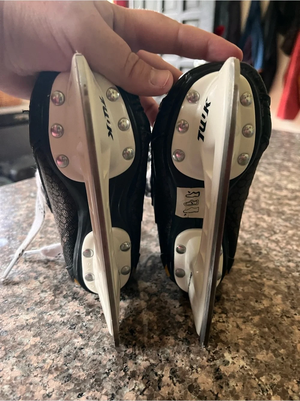 Bauer Kids Black and White Ice Skate Size Youth 07